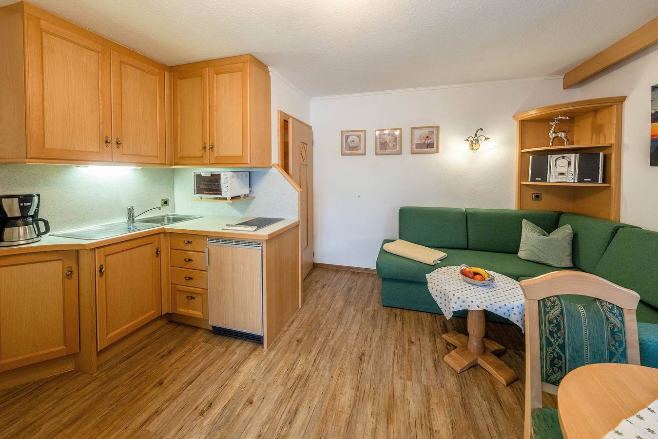 Ganze Wohnung, Ferienwohnung 'Nr 1 Wetterstein' mit Bergblick, Balkon und Wi-Fi in Krün, Bayerische Alpen