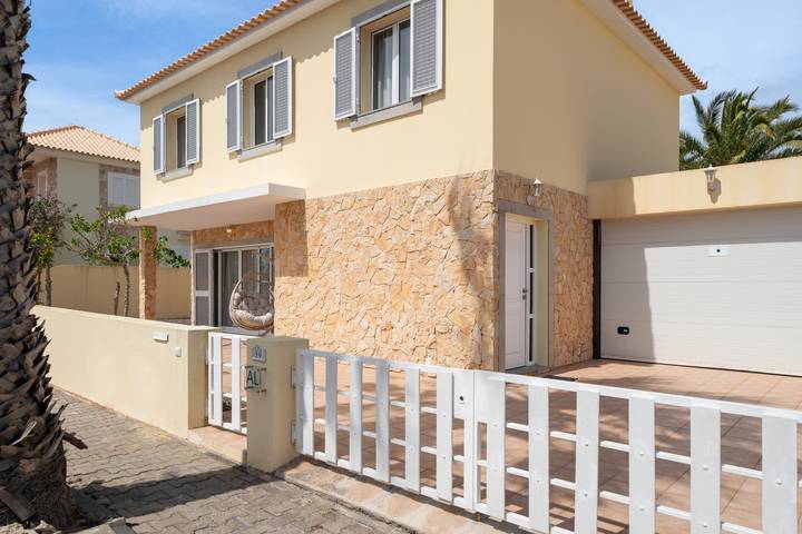 Location de vacances pour 7 personnes, avec terrasse, adapté aux familles à Porto Santo - 2