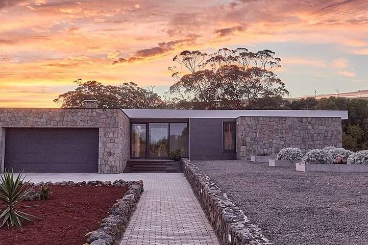 Vacation rental for 6 people, with yard in Terceira (Azores)