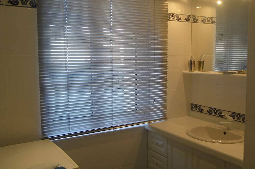 Cottage \"La Grange\" 8 personas ubicadas en una granja de caballos in Hesdin-l'Abbé, Boulogne-sur-Mer region