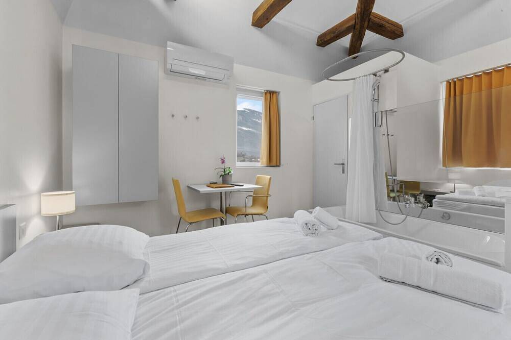 Chambre romantique au coeur de Sierre in Sierre, Région de Sion-Sierre