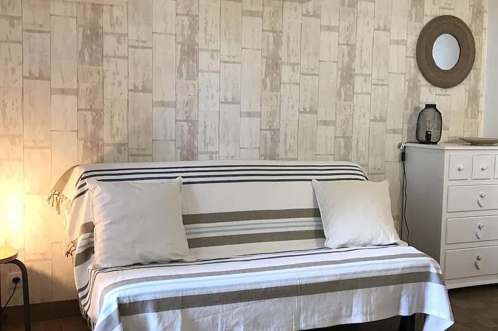 Geheel appartement, Les Lecques - Garden Studio 3 Mn Walk From The Beach+Parking+Tennis in Les Lecques, Saint-Cyr-sur-Mer