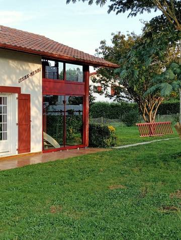 Gîte pour 2 personnes, avec jacuzzi ainsi que jardin et terrasse à Espelette