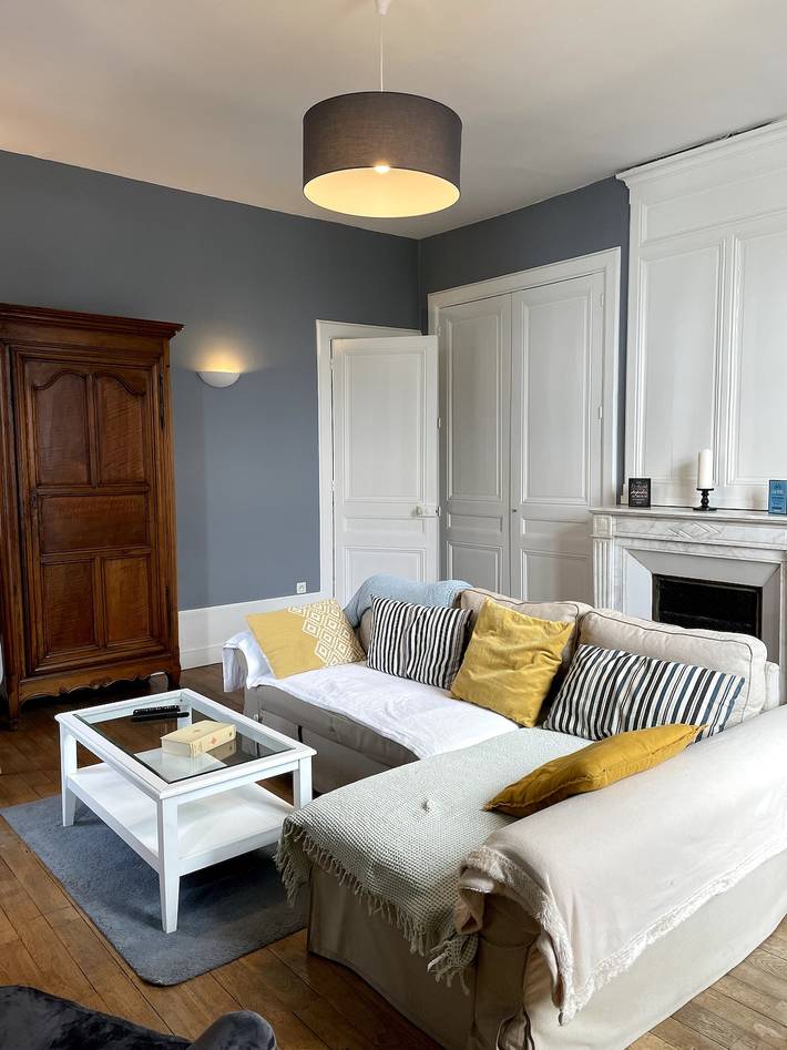 Gîte pour 10 personnes, avec Balcon et Jardin dans Laissaud