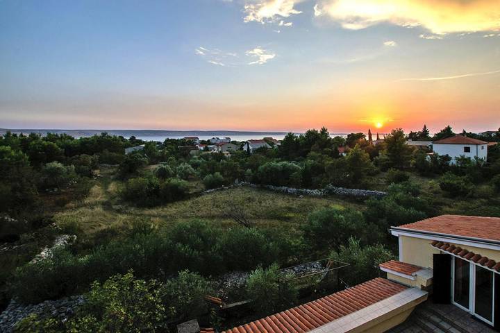 Ferienwohnung für 9 Personen, mit Balkon und Garten in Starigrad Paklenica - 2