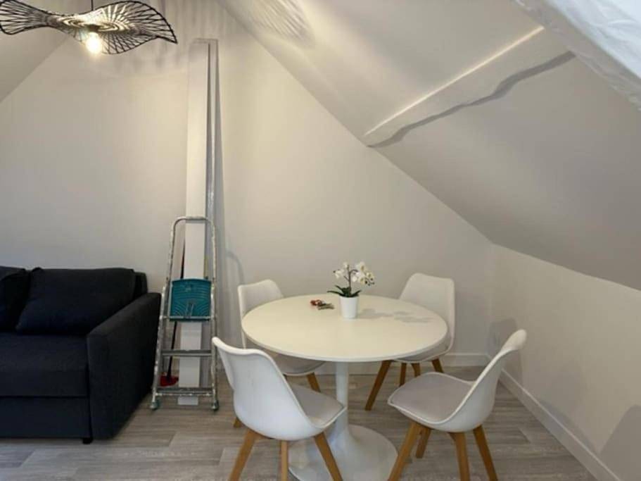 Appartement entier, One-Bedroom Apartment in Lillebonne, Région du Havre
