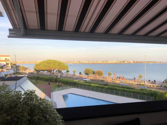 Gîte pour 4 personnes, avec piscine et terrasse dans Port Neuf