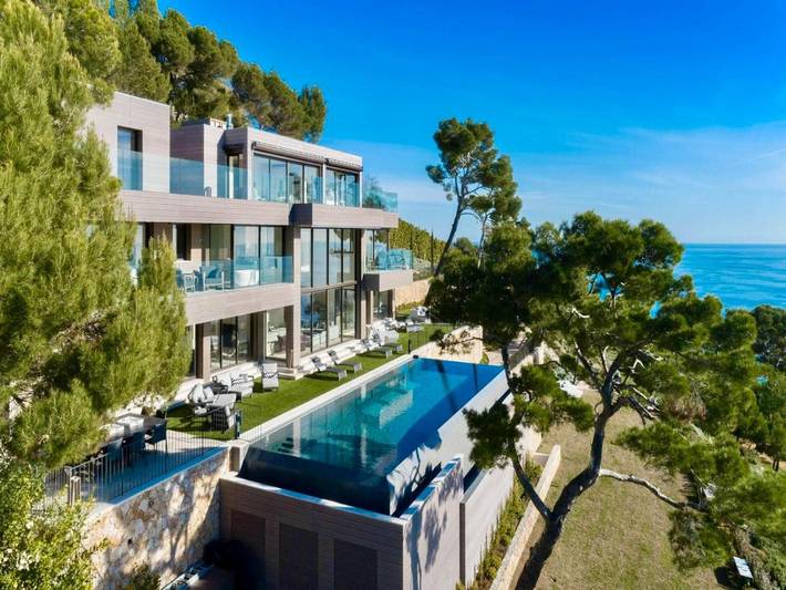 Maison de vacances pour 12 personnes, avec piscine ainsi que jardin et balcon