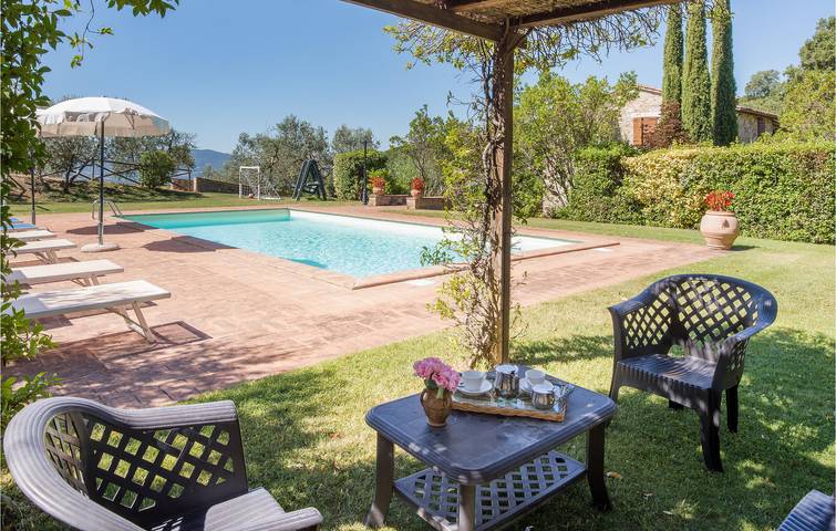 Spazioso appartamento con piscina, giardino e parcheggio in Monte Castello di Vibio, Perugia e dintorni