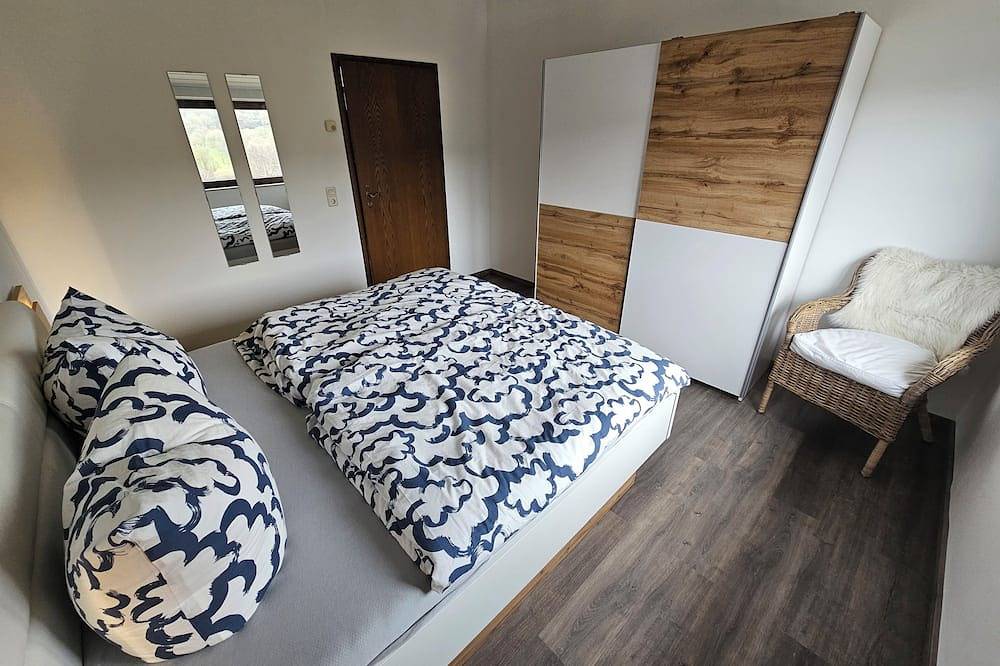Ganze Wohnung, Schöne Ferienwohnung am Waldrand mit drei Schlafzimmern. in Zell, Main-Odenwald