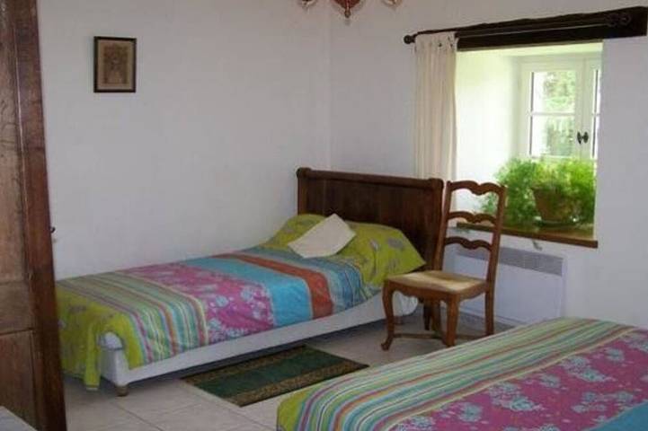 Gîte pour 6 personnes, avec terrasse, animaux acceptés à Moulins-le-Carbonnel - 2