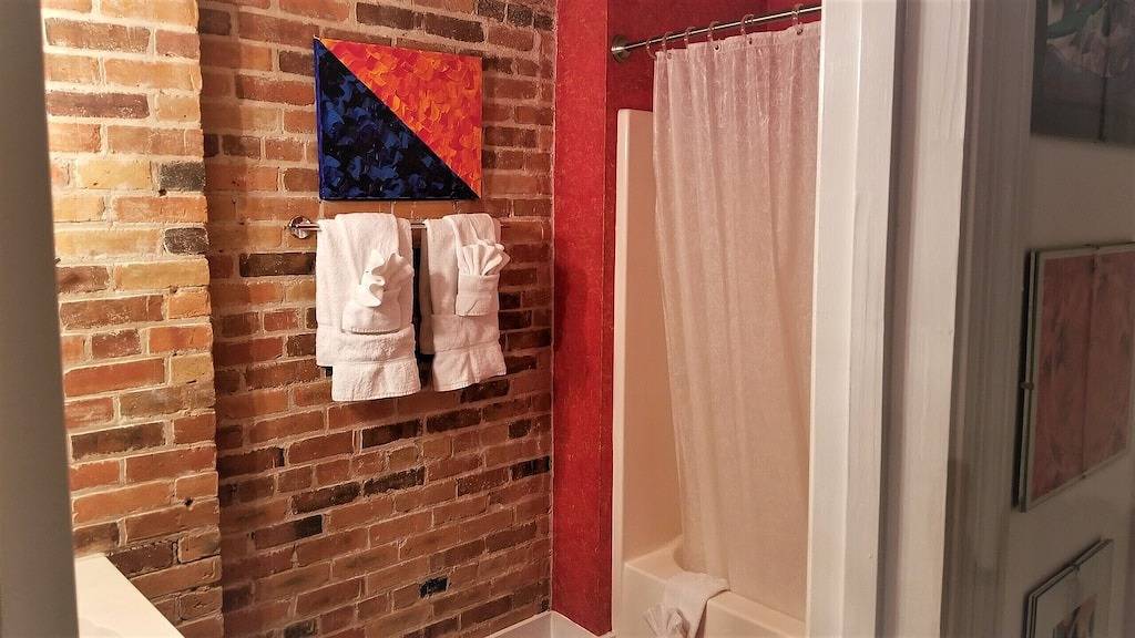 Ganze Wohnung, The Gallery Getaway im Herzen des historischen Riverfront Wilmington! in Wilmington, New Hanover County