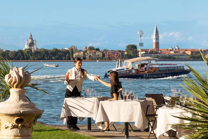 Hôtel pour 2 personnes, avec Jacuzzi et Terrasse ainsi que Jardin et Piscine