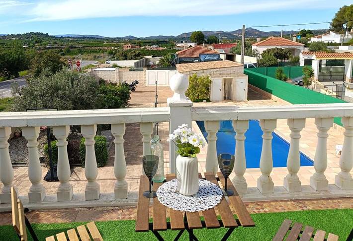 Chalet para 12 personas, con jardín además de vistas y piscina, Se admiten mascotas en Los Serranos - 3