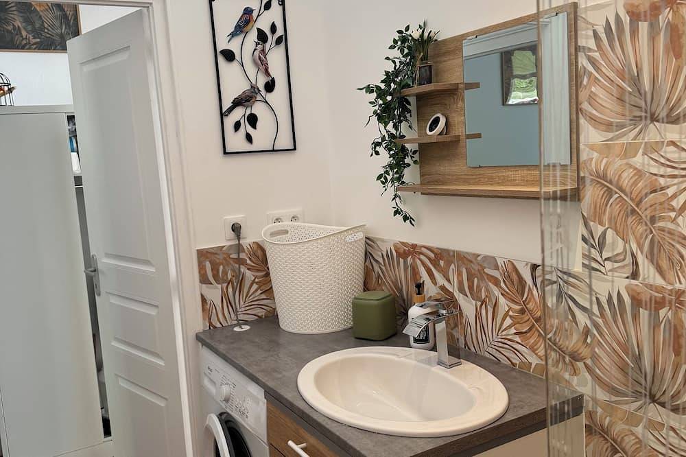 Appartement entier, «Mb4» Séjour comme à la maison-T2 entier+parking privé in Damparis, Jura