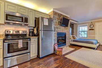 Vacation Apartment for 4 Guests in Tuckaleechee, Blount County, Picture 3