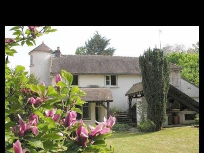 Gîte pour 6 personnes, avec piscine ainsi que vue et jardin, animaux acceptés à Bellechaume