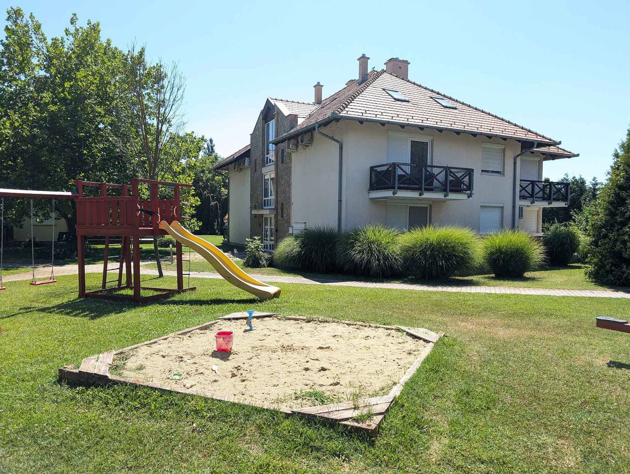 Ganzes Studio, Studio in Hullám Ferienanlage nur 150 m vom See  in Balatonőszöd, Plattensee Südufer