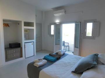 Chambre d’hôte pour 2 personnes, avec piscine et terrasse à Perissa
