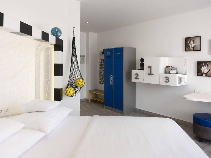 Hotel, mit Balkon und Terrasse sowie Pool in Bonn und Umgebung - 4