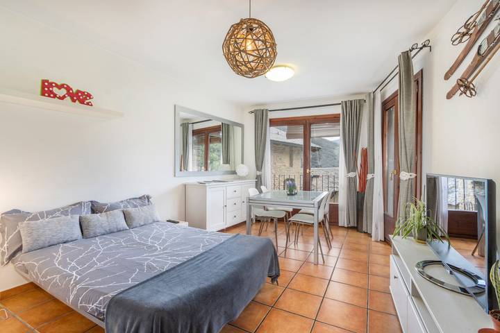 Geheel appartement, Appartement 'Cambuleta in La Bastida' met bergzicht, balkon en wifi in La Bastida de Sort, Sort