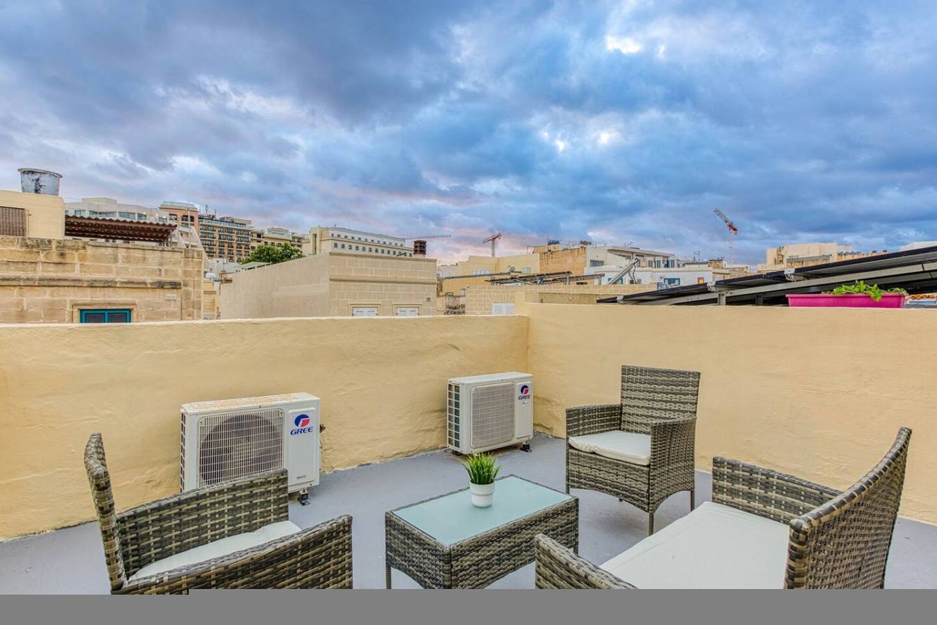 Lilly the Traditional Maltese Townhouse in Sliema in Tas-Sliema, Insel Malta