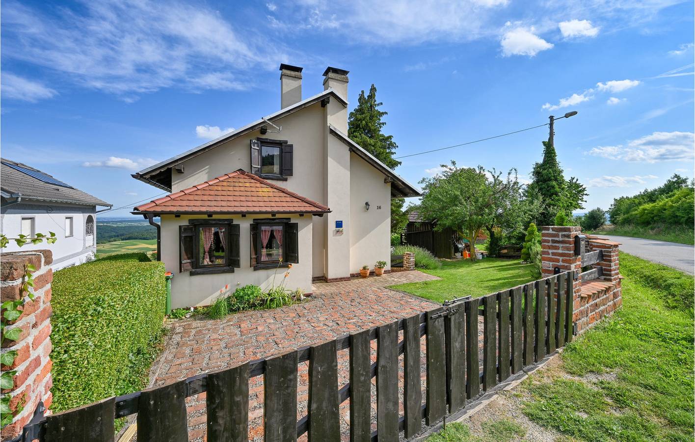 Modern appartement van 94 m² met zwembad, wifi, parkeerplaats en barbecue in Koprivnica-Krizevci