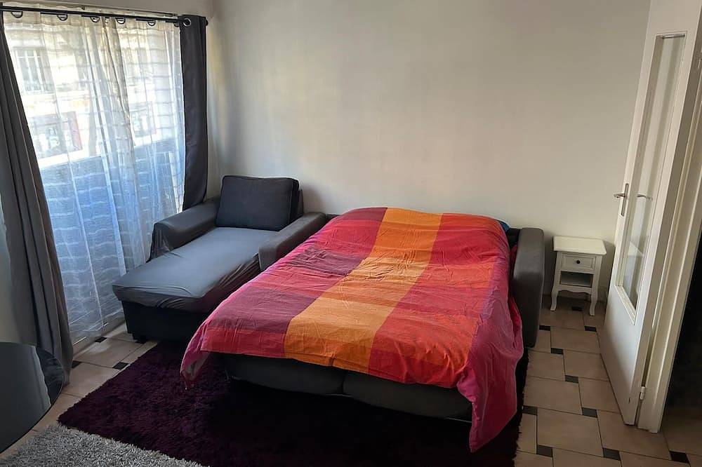 Entire apartment, Lovely Family Stay - Two Bedroom - Right Edge of Paris in Clichy, Hauts-de-Seine