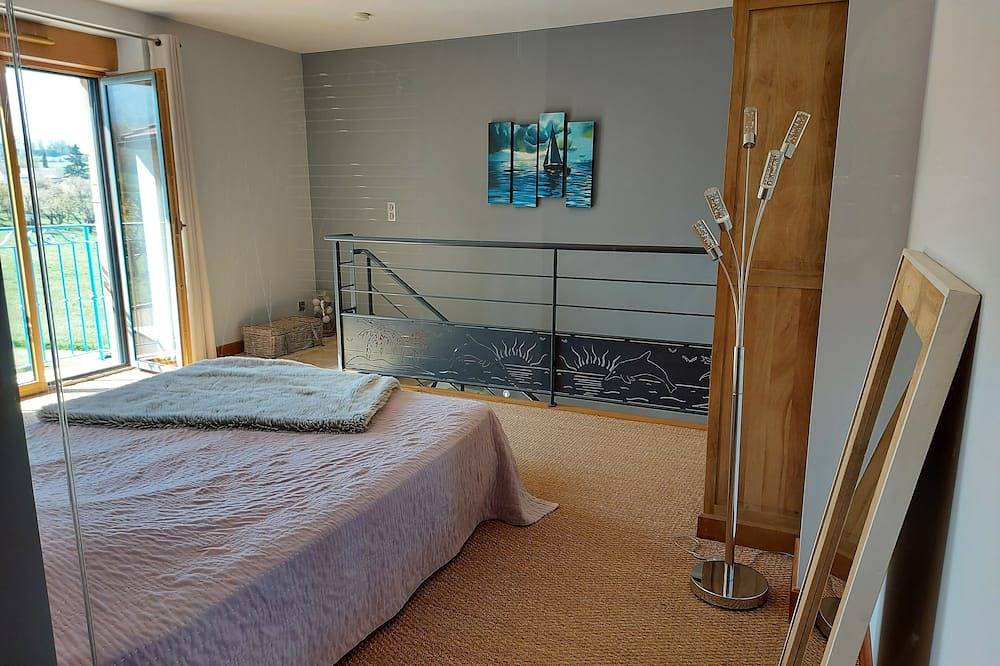 Gîte proche de Lyon avec piscine extérieure ainsi que Jacuzzi, Sauna intérieurs in Chasselay, Lyon et ses environs