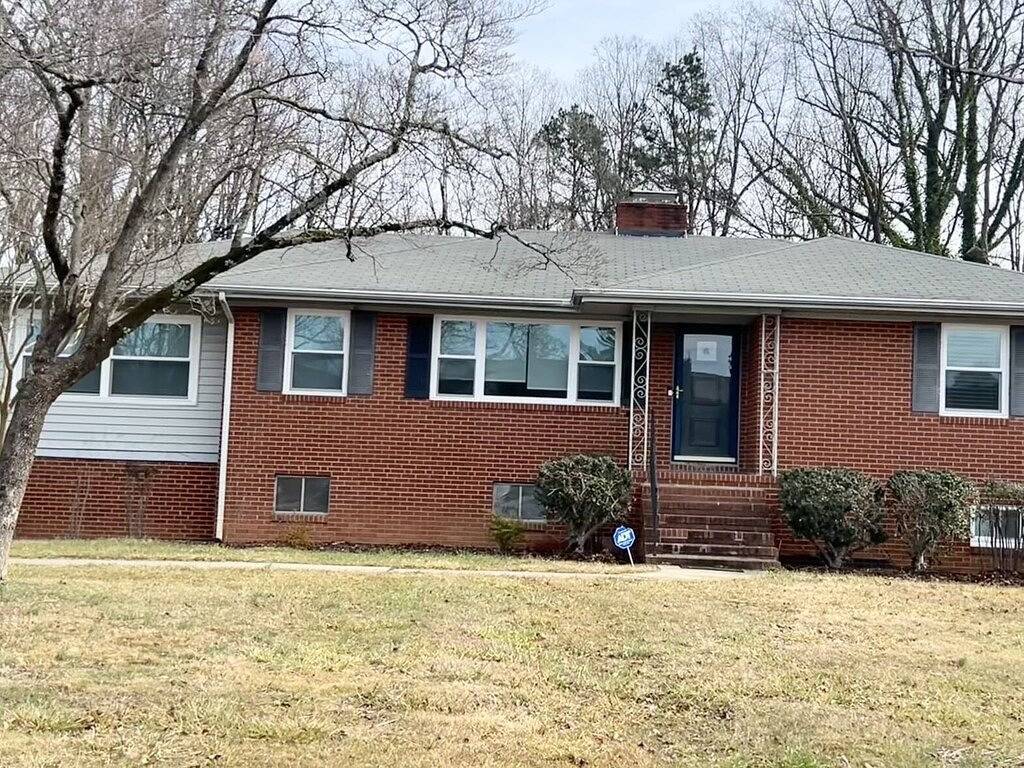 Centrally Located Cozy House,2 king beds,Game Room in High Point, Guilford County