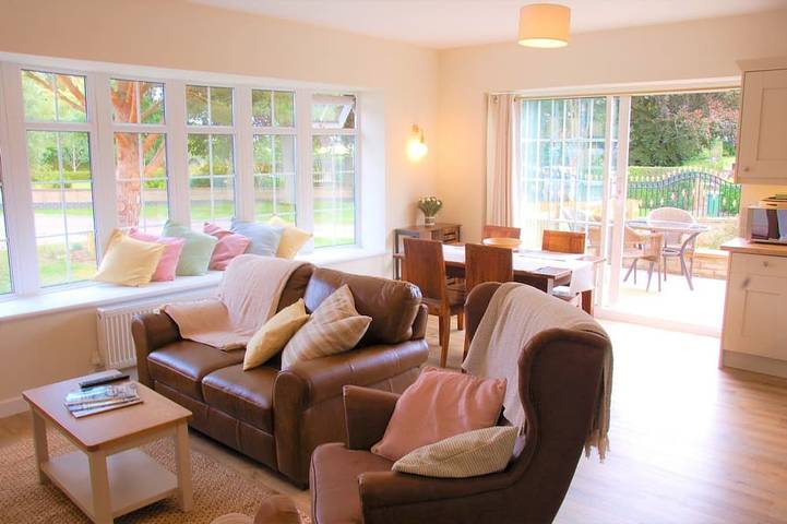 Newly Converted Bar Lodge in Village location in Yorkshire del Este