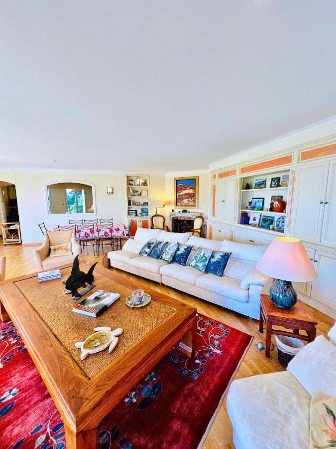 Location de vacances pour 11 personnes, avec jardin ainsi que piscine et vue dans Plage Du Pradeau - 2