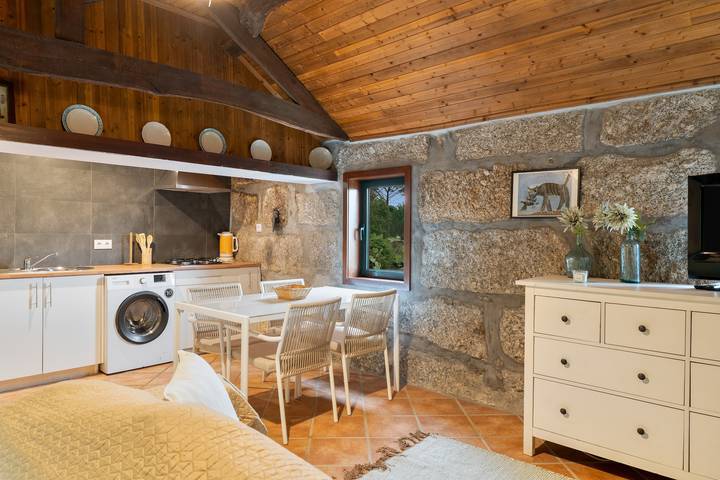 Casa vacanze 'Casa De Andrães - Glicíneas' con vista montagna, Wi-Fi e aria condizionata in Santo Isidoro e Livração, Distretto di Porto
