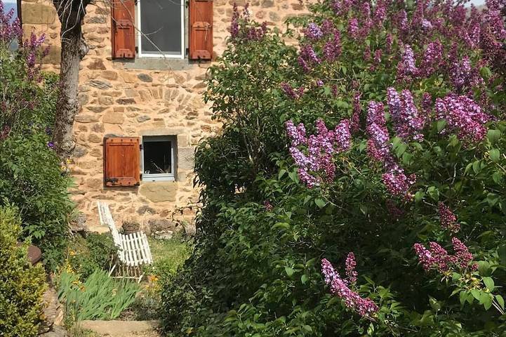 Gîte pour 2 personnes, avec jardin à Tailhac