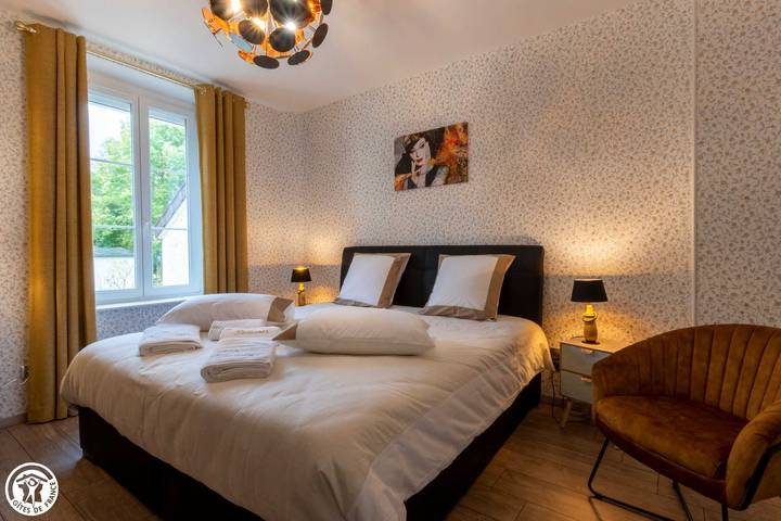 Gîte pour 10 personnes, avec Jacuzzi ainsi que Terrasse et Jardin à Troissy - 4