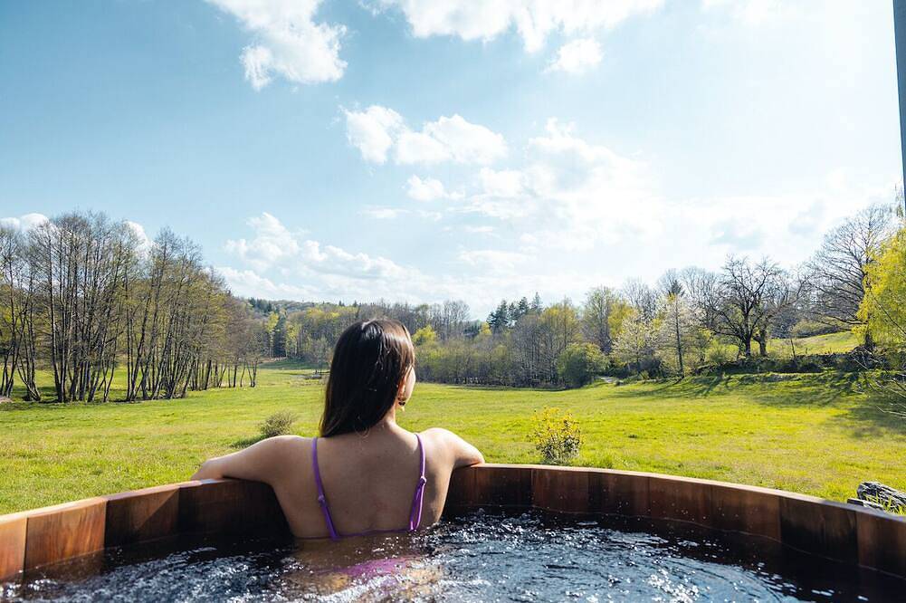 Cabane-Spa Écrin d'Auvergne offers top-of-the-range Lodges with Privative Spa in Champs-sur-Tarentaine-Marchal, Regionaler Naturpark Volcans d'Auvergne