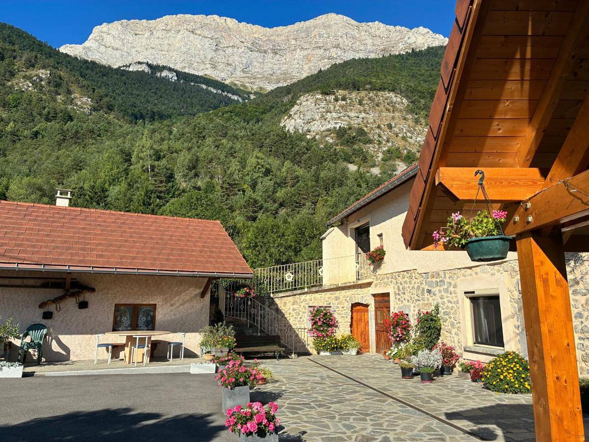 Le Rocher des Ducs, Chambres d'hôtes, parking privé, abris motos in Le Glaizil, Parc national des Écrins