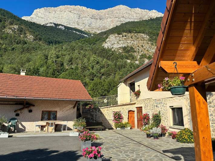 Chambre d’hôte pour 6 personnes, avec vue et jardin dans les Alpes francaises - 2