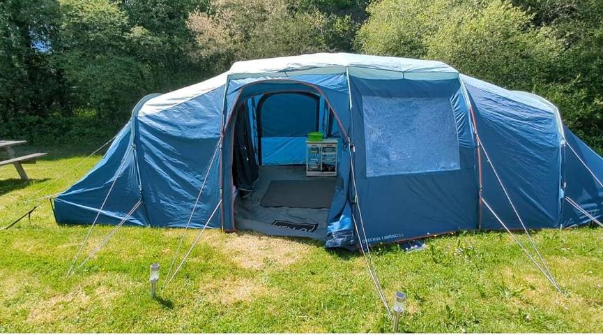 Camping pour 4 personnes, avec Terrasse et Jardin ainsi que Piscine et Vue