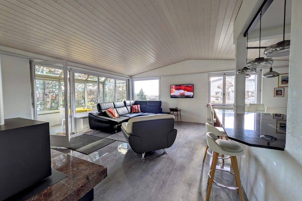 Charming Renovated Villa with Lush Garden & Hot Tub , La Neuveville, Switzerland in La Neuveville, Naturpark Chasseral