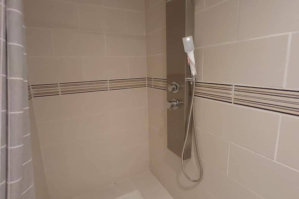 Entire apartment, Apartment-Premium-Ensuite with Shower-Terrace-4 pers Etage Ambleteuse in Ambleteuse, Boulogne-sur-Mer region