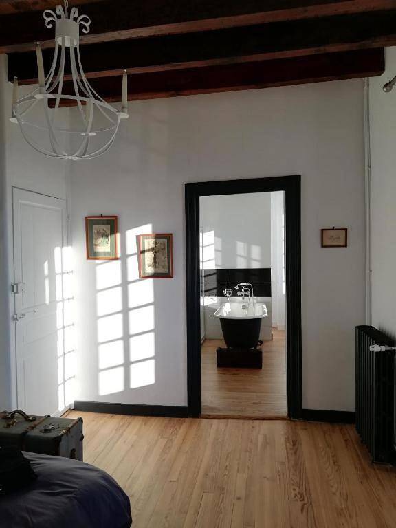 Location de vacances pour 2 personnes, avec jardin ainsi que piscine et vue à Ossès - 4