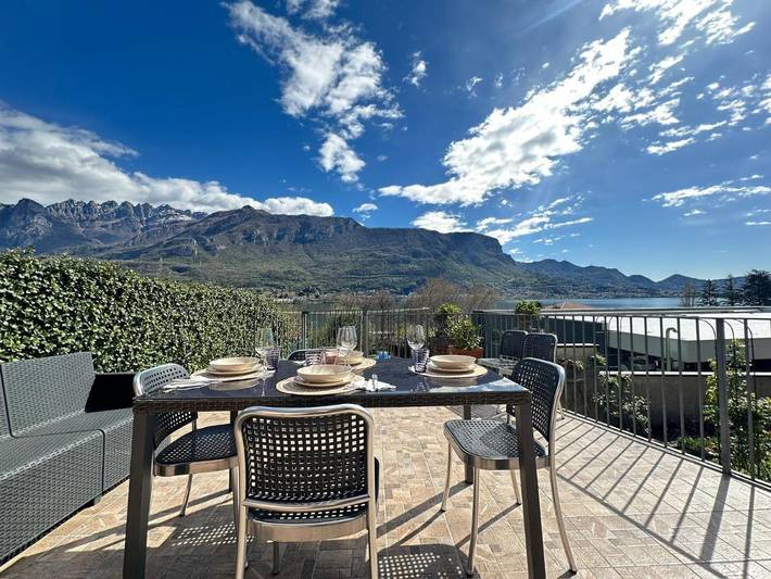 Ferienwohnung für 6 Personen, mit Balkon und Terrasse sowie Garten und Pool am Comer See