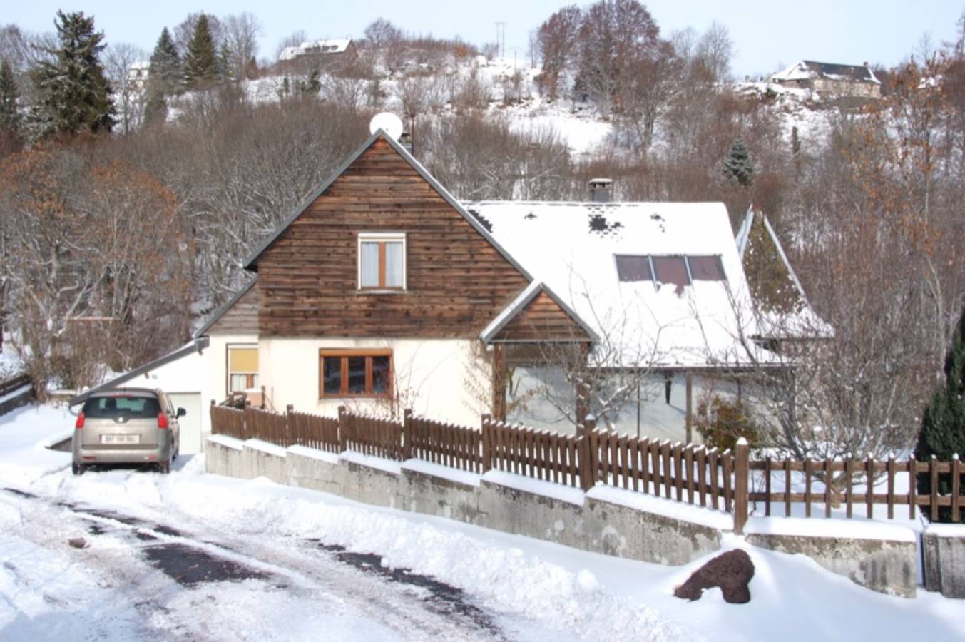 Casa de vacaciones 'Villa Nina' con terraza privada, jardín privado y Wi-Fi in Besse-et-Saint-Anastaise, Parque Natural Regional Volcans d'Auvergne