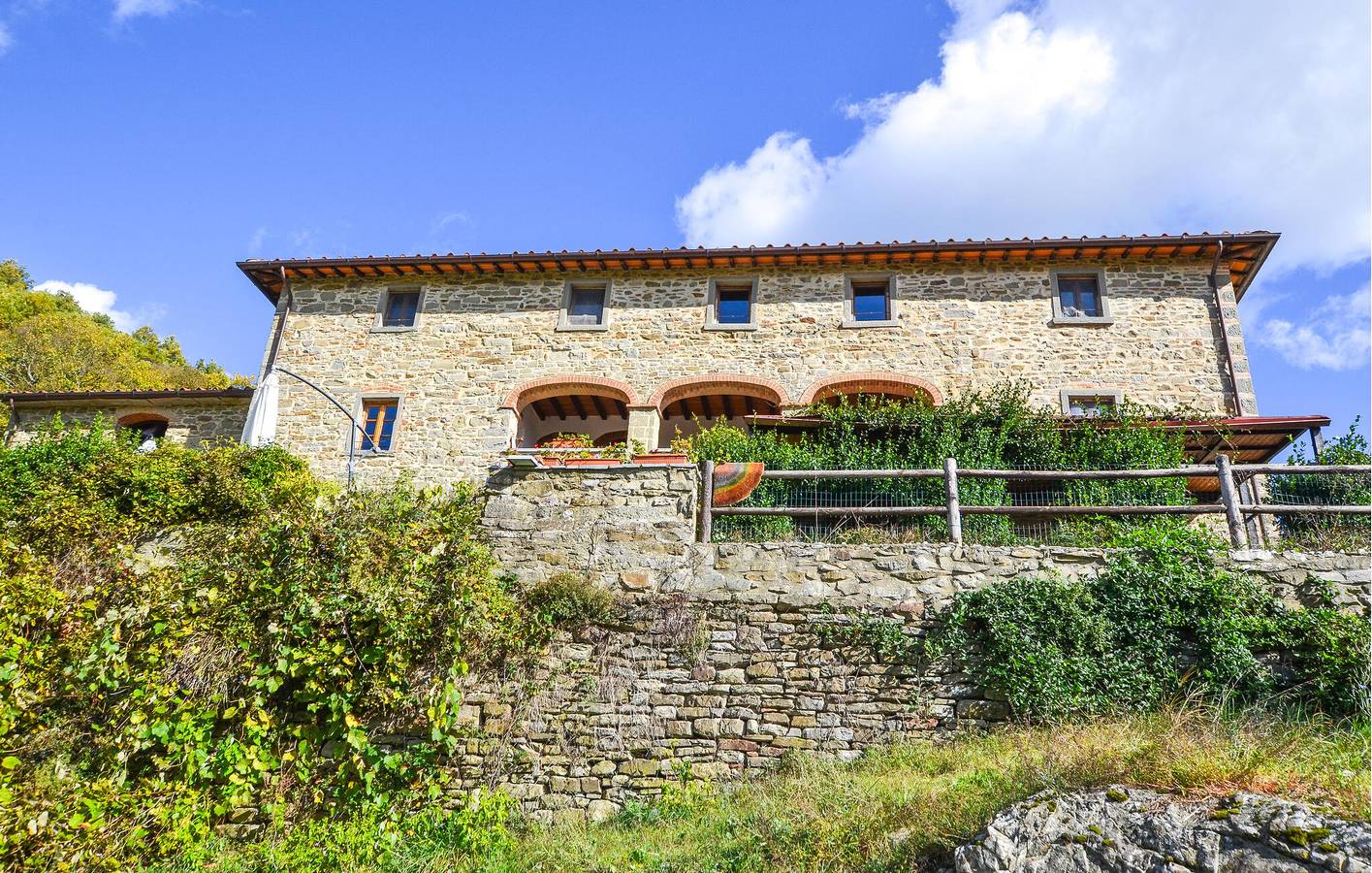 Appartamento intero, Incantevole appartamento con piscina, giardino e WiFi in Bibbiena, Casentino