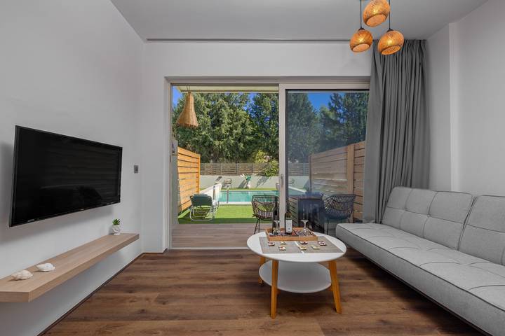 Entire apartment, Apartment 'Mb Luxury Suites Charaki No 6' with Private Pool, Wi-Fi and Air Conditioning in Charaki, Rhodes
