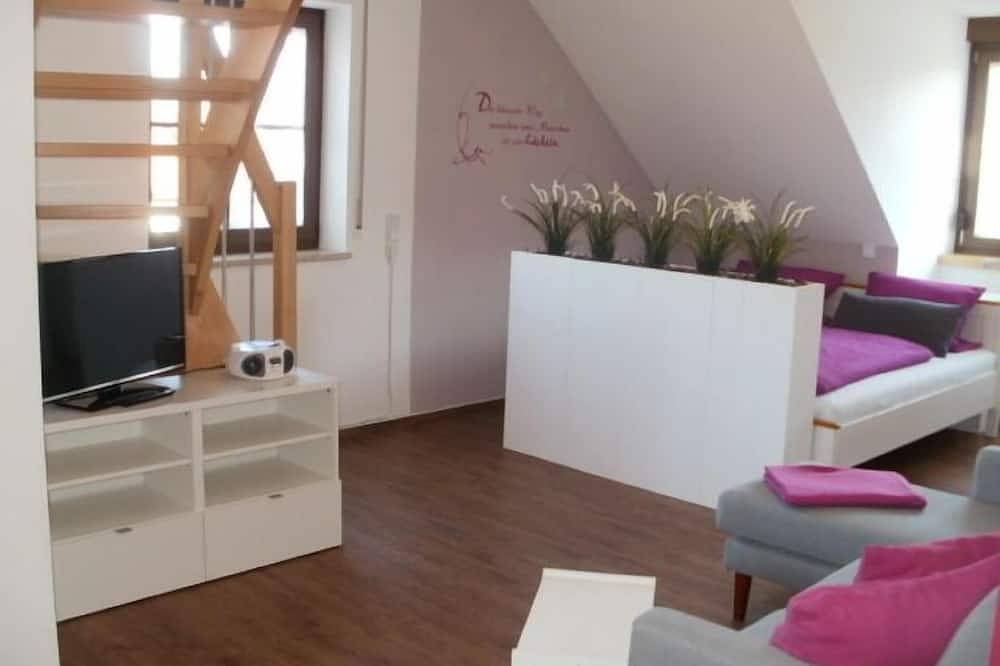 Ganze Wohnung, Großzügiges Ferien-Appartement mit Galerie und Dachterrasse in Nordheim am Main, Fränkisches Weinland