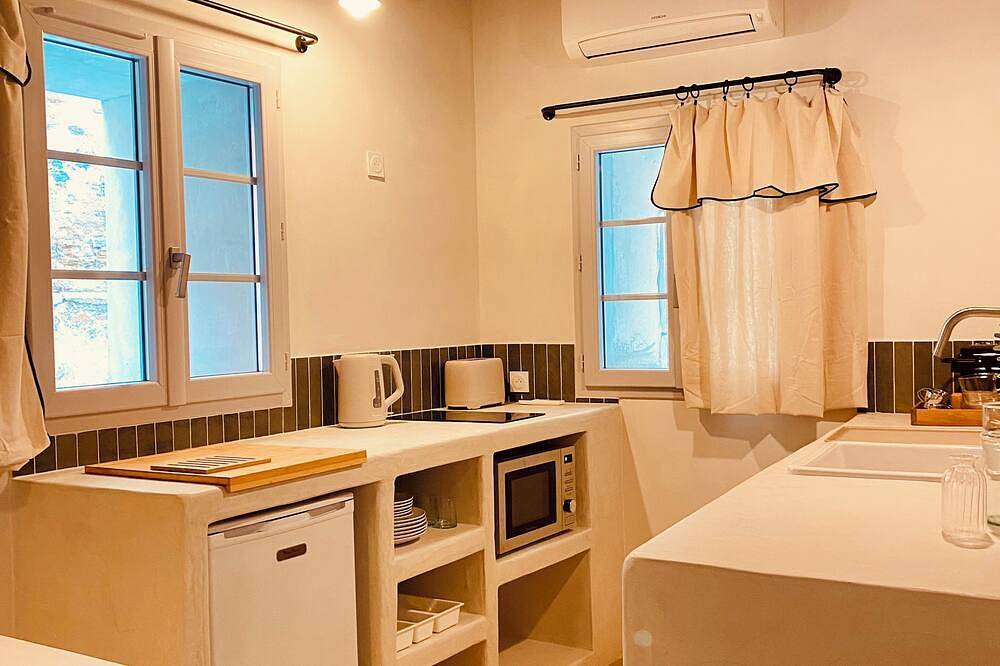 Appartement entier, Charmant studio situé dans le quartier historique de la Citadelle de Bastia in Bastia, Cap Corse