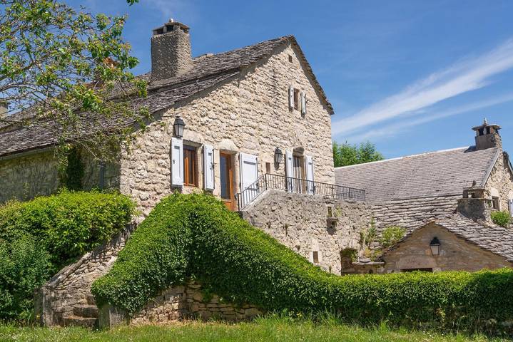 Gîte pour 6 personnes, avec Terrasse à Saint-Georges-de-Lévéjac