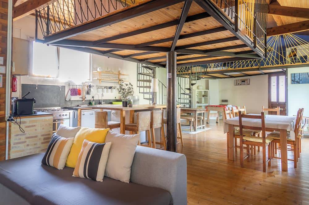Appartement entier, Aura - Appartement 8 personnes dans le Couvent les Ursulines rénové, Pézenas in Pézenas, Côte méditerranéenne (France)
